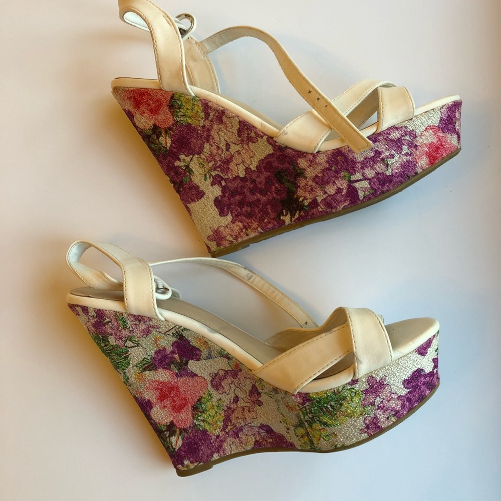 Floral BAMBOO Wedges. Size 8